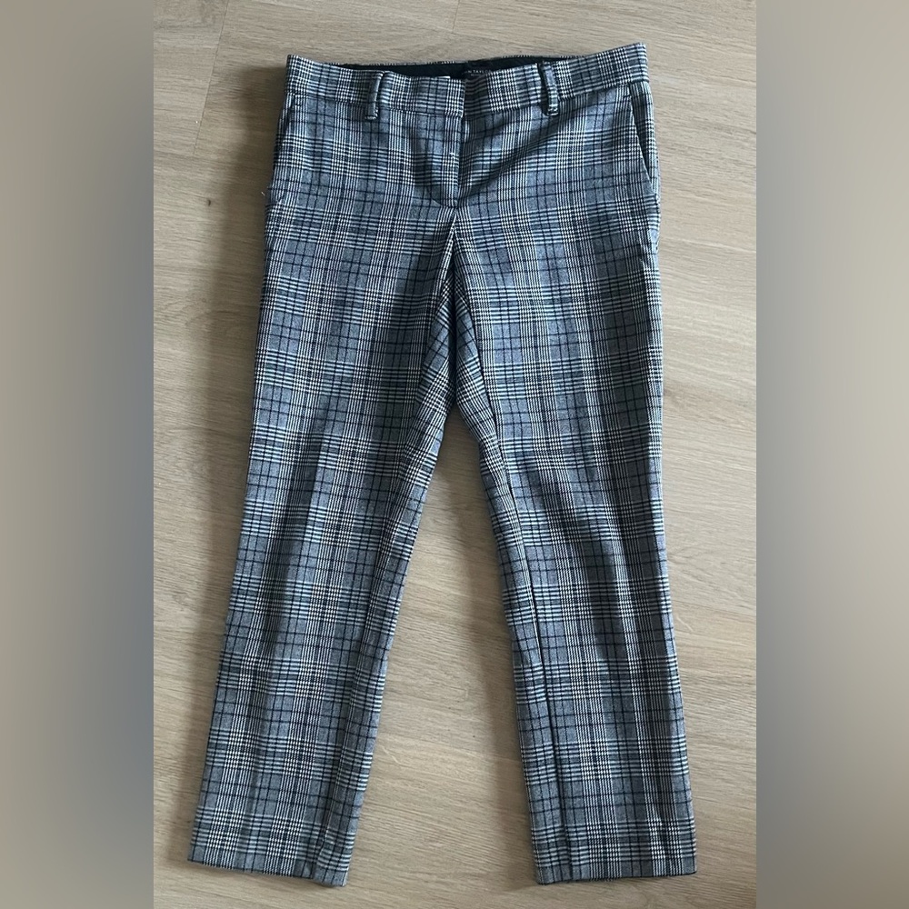 Ann Taylor Plaid Petite Crop Pant in size 00P